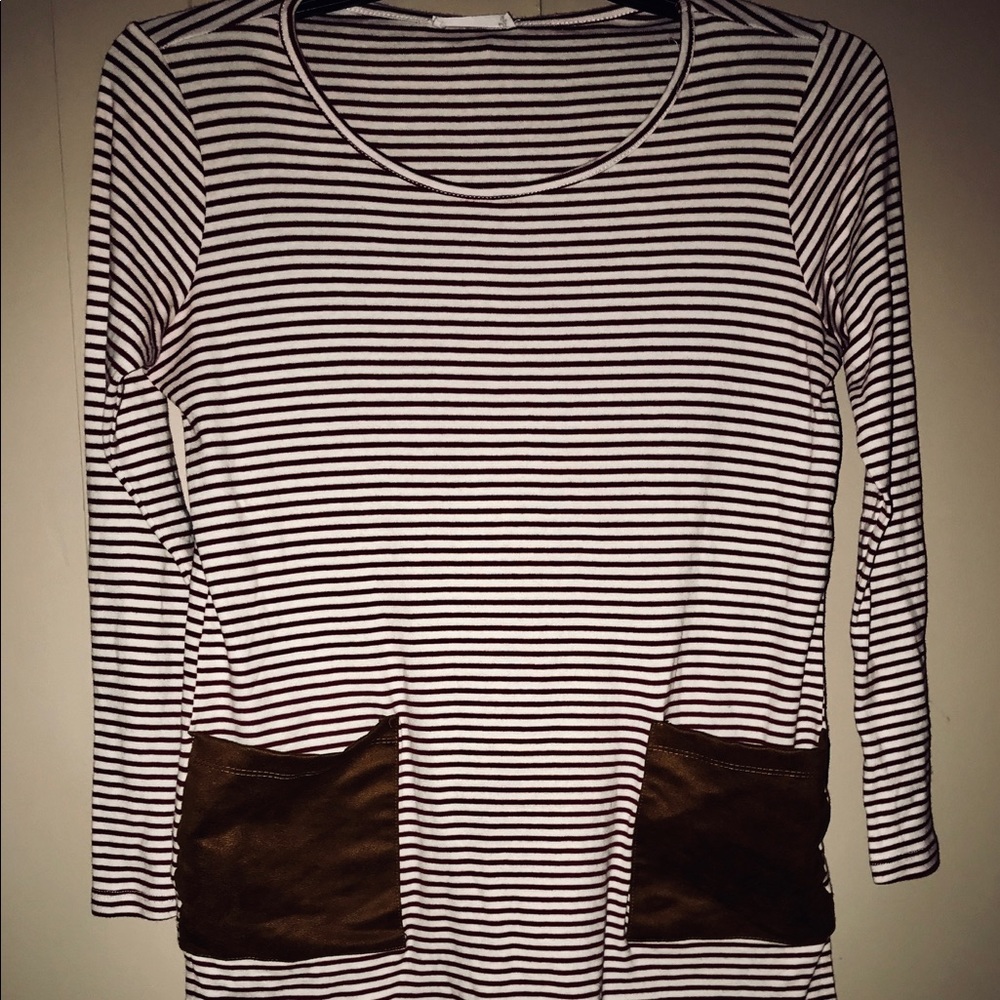 Long Sleeve Top with pockets! Size L
